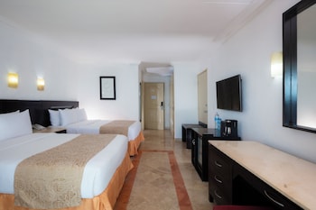 Standard Room, 2 Double Beds, City View