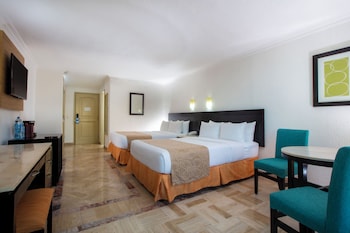 Standard Room, 2 Double Beds, City View