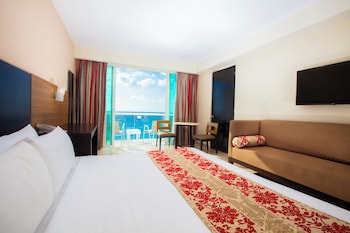 Club Room, 1 King Bed, Balcony, Ocean View
