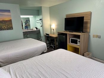 Room, 2 Queen Beds, Smoking