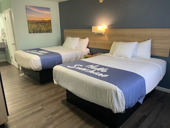 Room, 2 Queen Beds, Smoking