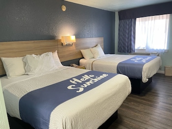 Room, 2 Queen Beds, Smoking