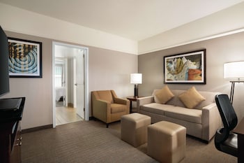 Suite, 1 King Bed, Non Smoking