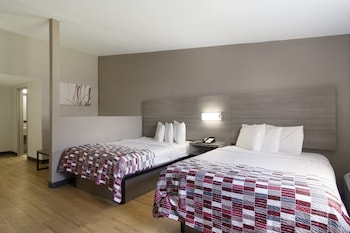 Suite, Non Smoking (2 Queen Beds & 1 Sofa Bed)