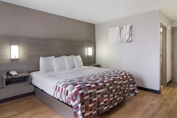 Deluxe Room, 1 King Bed, Accessible, Non Smoking (Roll-In Shower)