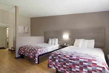 Suite, Non Smoking (2 Queen Beds & 1 Sofa Bed)