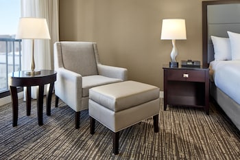 Room, 1 King Bed (Club Access w/ comp non-alcoholic bev)