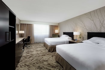 Room, 2 Queen Beds, Accessible (Roll-in Shower)