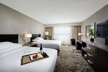 Room, 2 Queen Beds, Accessible (Roll-in Shower)