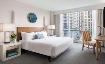 Room, 1 King Bed, Accessible, Bathtub (Mobility & Hearing)