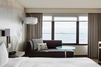 Club Room, 1 King Bed