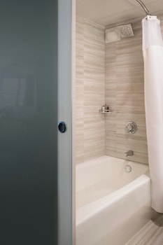 Room, 2 Double Beds (Hearing Accessible)