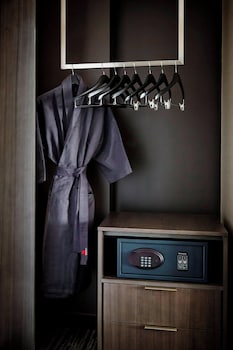 Club Room, 1 King Bed