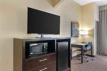 Standard Room, 1 King Bed, Non Smoking, Refrigerator & Microwave