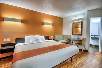 Standard Room, 1 King Bed, Accessible, Smoking