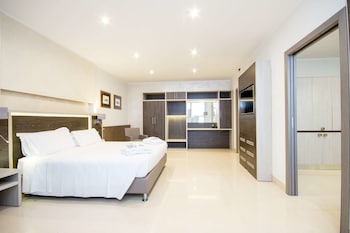 Suite, 1 Queen Bed, Non Smoking (with Sofabed)