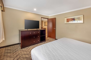 Suite, 1 King Bed, Non Smoking, Jetted Tub