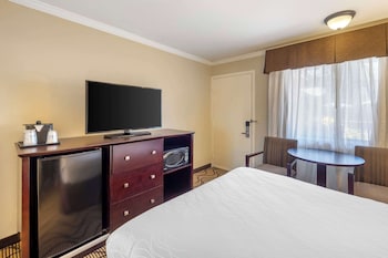 Standard Room, 2 Queen Beds, Non Smoking