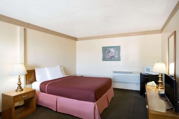 1 Queen Bed, Accessible Room, Non-Smoking, Room 107
