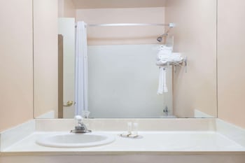1 Queen Bed, Accessible Room, Non-Smoking, Room 107