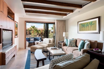 Suite, 1 King Bed with Sofa bed