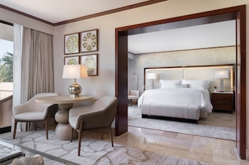 Executive Suite, 1 Double Bed, Balcony (Mobility/Hearing Access, Roll-in Shwr)