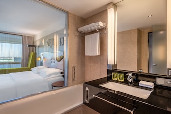 Premium Room, 1 Queen Bed, Balcony