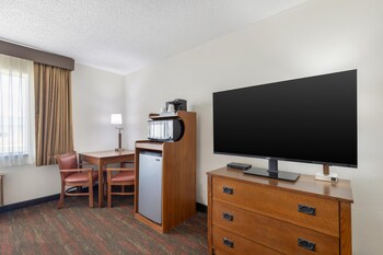 Standard Room, 2 Queen Beds, Non Smoking