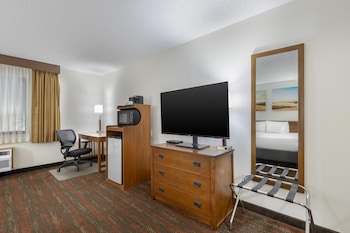 Standard Room, 1 King Bed, Non Smoking (2nd Floor)