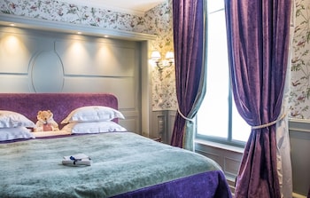 Romantic Room, Canal View