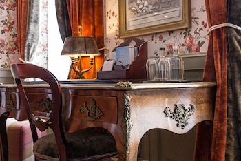 Romantic Room, Canal View
