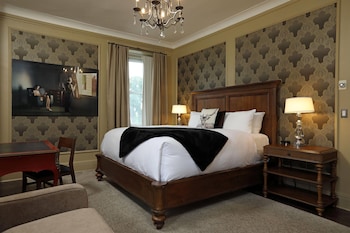 Suite, 1 King Bed with Sofa bed, Non Smoking