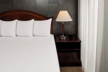 Deluxe Room, 1 King Bed