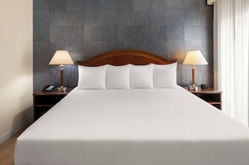 Deluxe Room, 1 King Bed