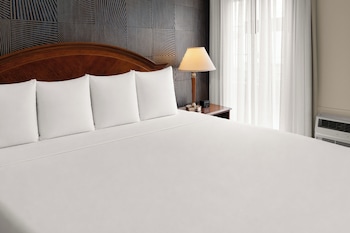 Deluxe Room, 1 King Bed