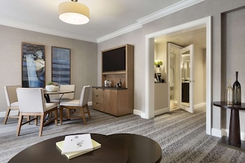 Ambassador Suite, 1 Bedroom, 1 King Bed