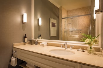 Fairmont Gold Room, 1 King Bed, Non Smoking, Executive Level