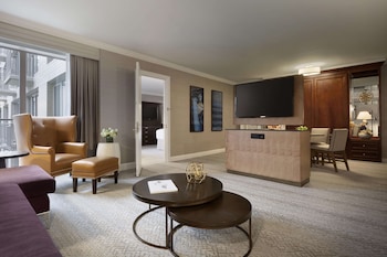 Ambassador Suite, 1 Bedroom, 1 King Bed
