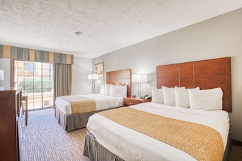 Suite, 2 Queen Beds, Non Smoking (with Sofabed)