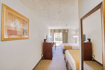 Suite, 2 Queen Beds, Non Smoking (with Sofabed)
