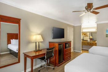 Standard Room, 2 Queen Beds, Non Smoking, Refrigerator & Microwave (Pet Friendly)