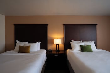 Room, 2 Queen Beds, Accessible, Non Smoking (Mobility Accessible)