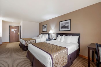 Standard Room, 2 Queen Beds, Accessible, Bathtub (Pet Friendly)