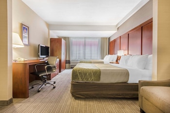 Suite (2 Queen Beds, Sofa Bed)
