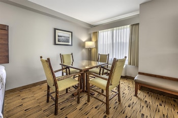 Family Room, Multiple Beds, Refrigerator & Microwave, River View (1 king and 2 queen beds)