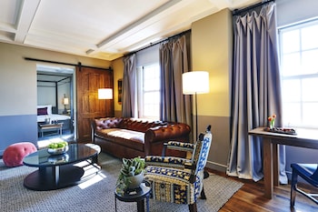 Suite, 1 King Bed with Sofa bed (1 King Bed)