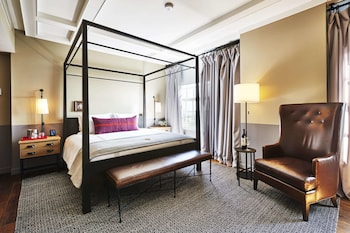 Deluxe Room, 1 King Bed, Mobility Accessible