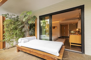 Room, Poolside (Cabana Building)