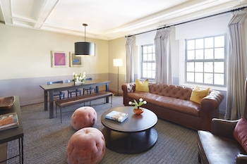 Suite, 1 King Bed with Sofa bed (1 King Bed)