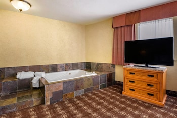 1 King Bed, Suite, Spa Bath, Nonsmoking